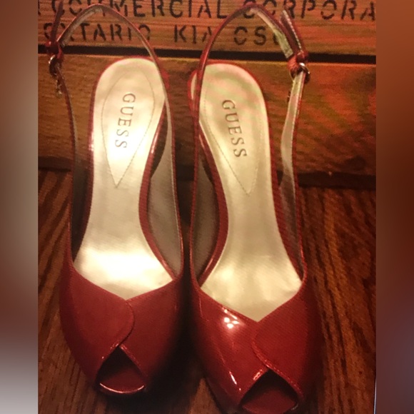 Women’s guess wglyrical3 heels size 7M red ankle strap - Picture 2 of 6